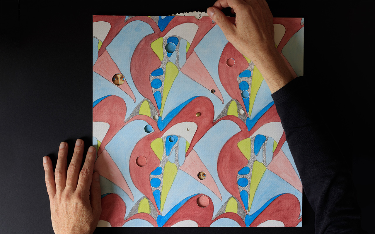 Chacun vit dans la compagnie de quelqu’un d’autre. Ce quelqu’un existe vraiment ; il se trouve à notre exact opposé sur la terre. C’est notre contrepoids. Si nous allons dans un sens, il va dans l’autre. Nous nous maintenons en équilibre. Parfois c’est nous qui menons, parce que nos intentions sont plus fortes que les siennes, parfois c’est lui. Nous le ressentons comme une ombre, et lui doit nous voir aussi comme cela. Mais nous sommes tous les deux réels. C’est la personne qui nous est la plus proche, et c’est la seule que nous ne pourrons jamais rencontrer.