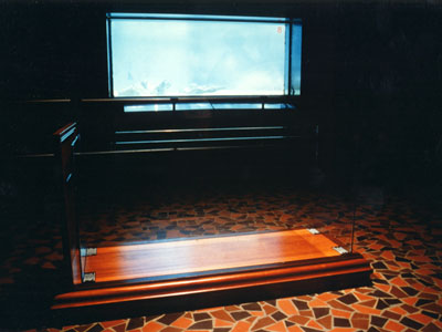 aquariumScan05a Dans cet aquarium, le 25 mars 1925, François D… s’immergea totalement, afin de découvrir lui-aussi, son œuvre de l’intérieur. Mais il resta malheureusement si longtemps fasciné par ce nouveau point de vue, que l’irréparable se produisit.