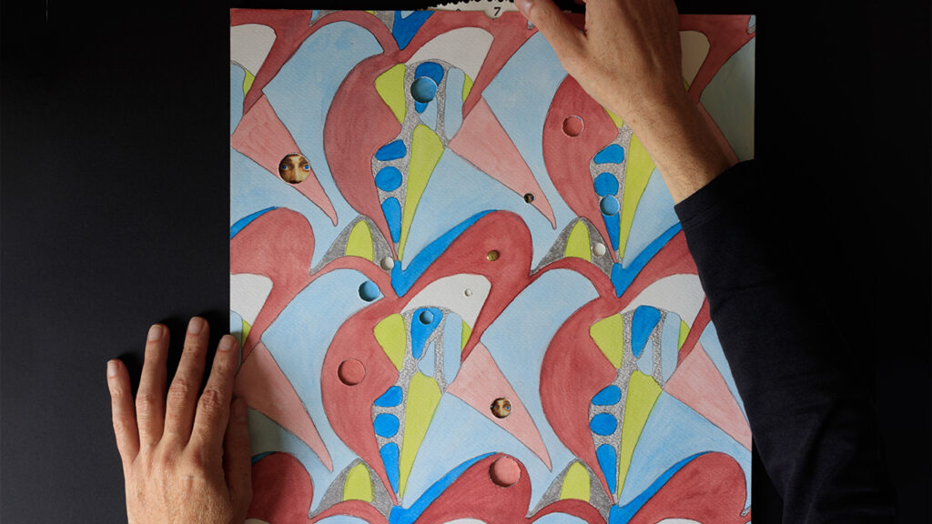 voyageFlaque05a Chacun vit dans la compagnie de quelqu’un d’autre. Ce quelqu’un existe vraiment ; il se trouve à notre exact opposé sur la terre. C’est notre contrepoids. Si nous allons dans un sens, il va dans l’autre. Nous nous maintenons en équilibre. Parfois c’est nous qui menons, parce que nos intentions sont plus fortes que les siennes, parfois c’est lui. Nous le ressentons comme une ombre, et lui doit nous voir aussi comme cela. Mais nous sommes tous les deux réels. C’est la personne qui nous est la plus proche, et c’est la seule que nous ne pourrons jamais rencontrer.