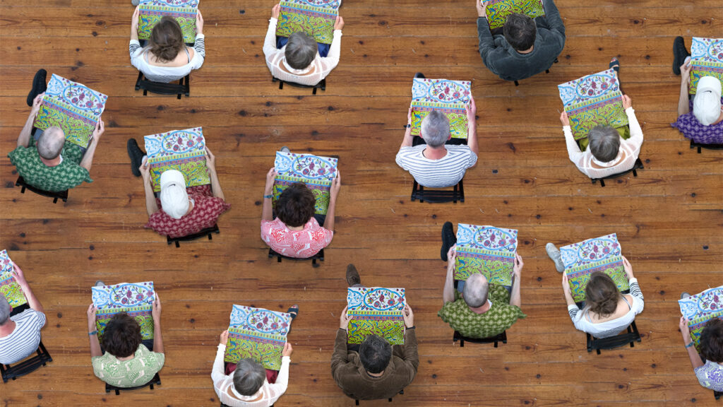 voyageFlaque09a Chacun vit dans la compagnie de quelqu’un d’autre. Ce quelqu’un existe vraiment ; il se trouve à notre exact opposé sur la terre. C’est notre contrepoids. Si nous allons dans un sens, il va dans l’autre. Nous nous maintenons en équilibre. Parfois c’est nous qui menons, parce que nos intentions sont plus fortes que les siennes, parfois c’est lui. Nous le ressentons comme une ombre, et lui doit nous voir aussi comme cela. Mais nous sommes tous les deux réels. C’est la personne qui nous est la plus proche, et c’est la seule que nous ne pourrons jamais rencontrer.